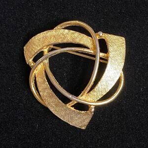 Vintage MCM Gold Tone Textured Ribbon Trinity Knot Brooch Pin 1.5" Open Ribbon